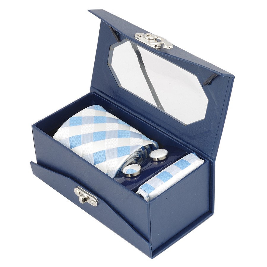 sinine kinkekarp, mis sisaldab ruudulist siidist lipsu, taskurätikut ja mansetinööpe