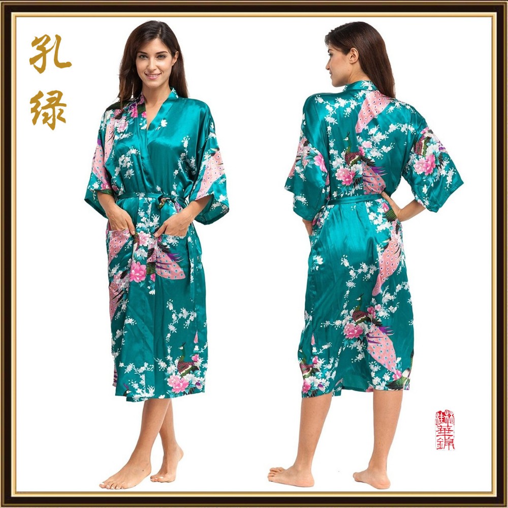 Satiinist lilleline pikk hommikumantel naistele | kujundav pilt e-kaubamaja pildikogust