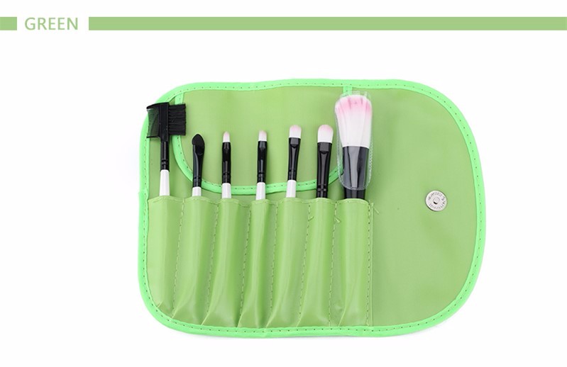 roheline kott, milles on seitse erinevat meigipintslit