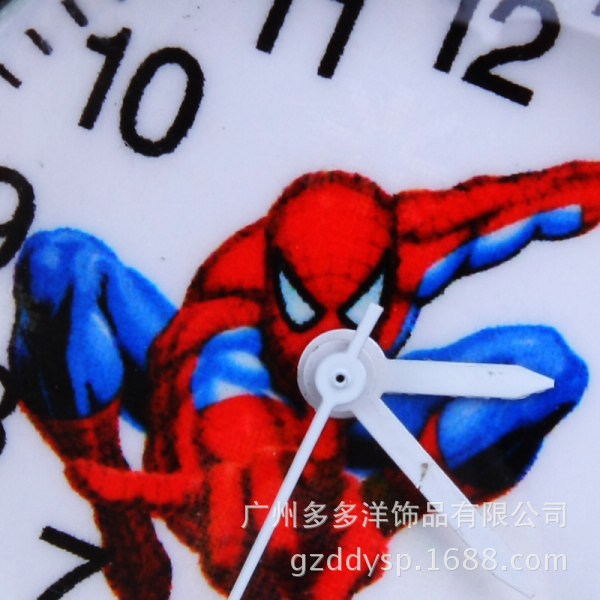 laste käekell ämblikmehe pildiga, valge taust ja mustad numbrid