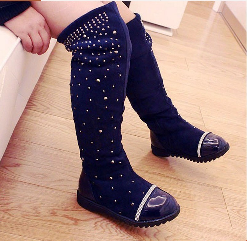 tumesinised laste saapad pika säärega ja kivikestega kaunistatud