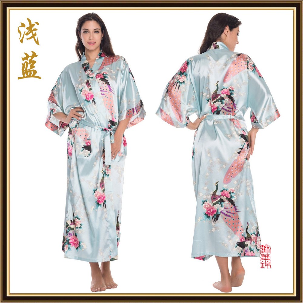 Satiinist lillelised pikad hommikumantlid naistele | kujundav pilt e-kaubamaja pildikogust