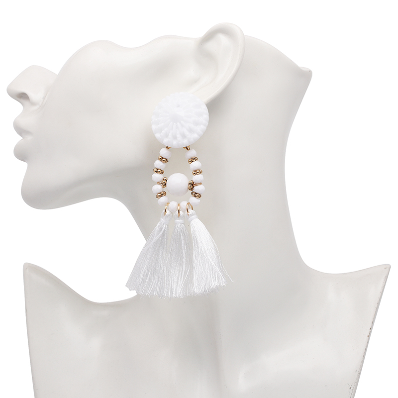 Suured ja silmapaistvad kõrvarõngad | kujundav pilt e-kaubamaja pildikogust