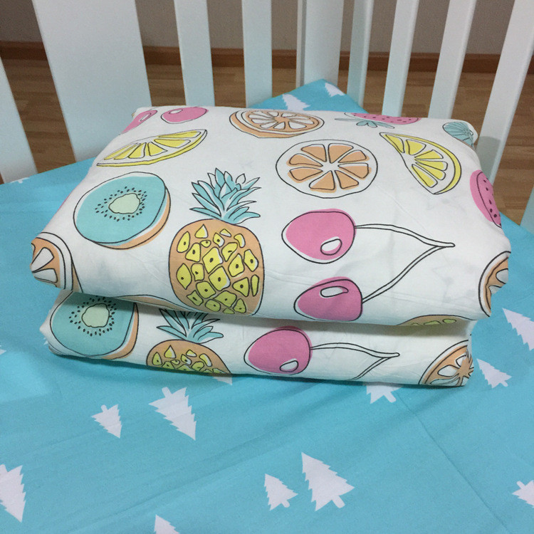 värviliste puuviljamustritega laste voodipesukomplekt