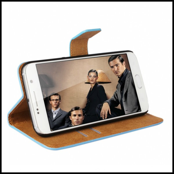 pruun telefoniümbris, mis hoiab telefoni horisontaalselt