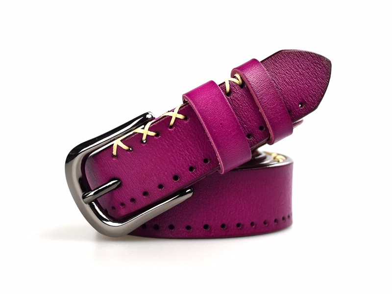 lilla nahast vöö naistele, millel on metallist pannal ja dekoratiivsed õmblused