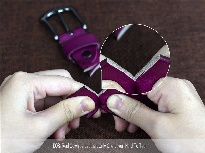 lilla nahast vöö, mida hoitakse kahe käega, näidates selle vastupidavust