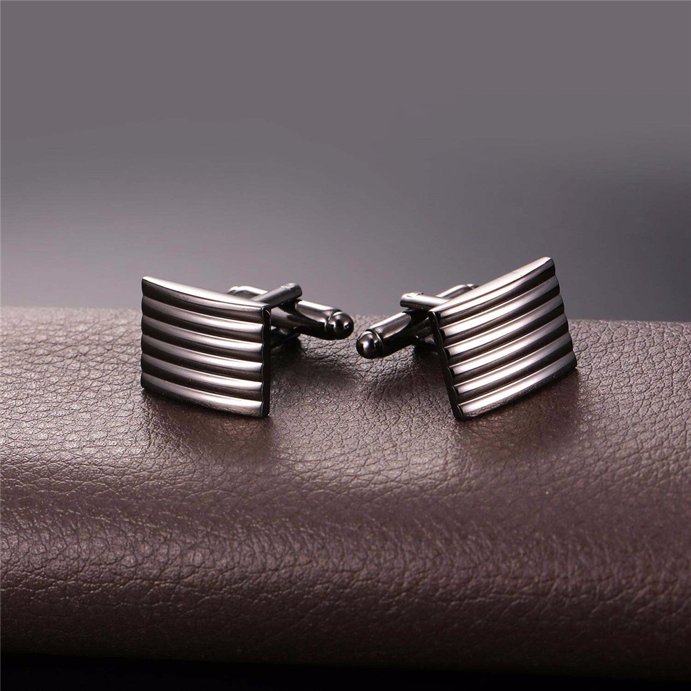 Komplekt mansetinööpidest ja lipsunõelast | kujundav pilt e-kaubamaja pildikogust