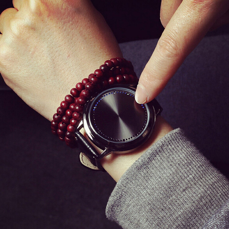 meeste käekell nahkrihmaga ja puidust helmestega käevõru