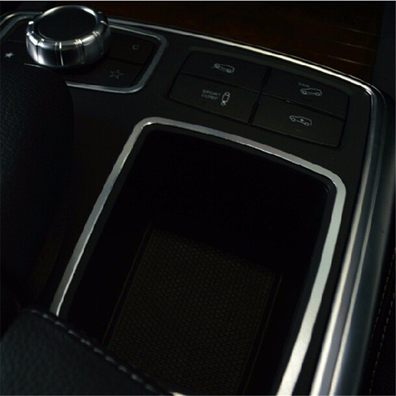 auto keskosa nuppude ümber kroomitud ääristused