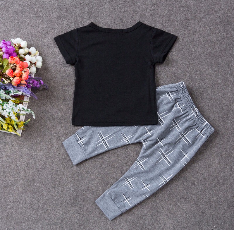 Komplekt T-särgist ja pükstest | kujundav pilt e-kaubamaja pildikogust