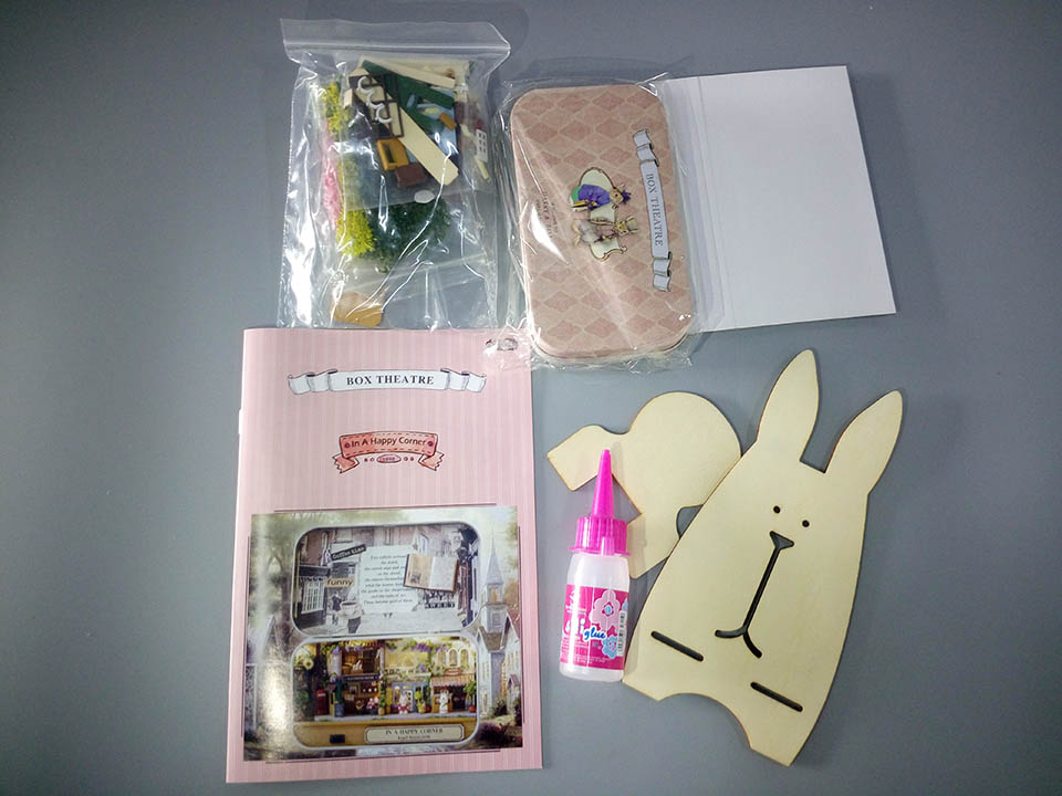 Väike puidust puzzle nukumaja karbis | kujundav pilt e-kaubamaja pildikogust