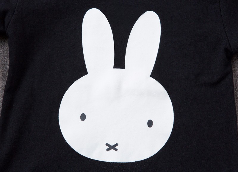 Komplekt T-särgist ja pükstest | kujundav pilt e-kaubamaja pildikogust