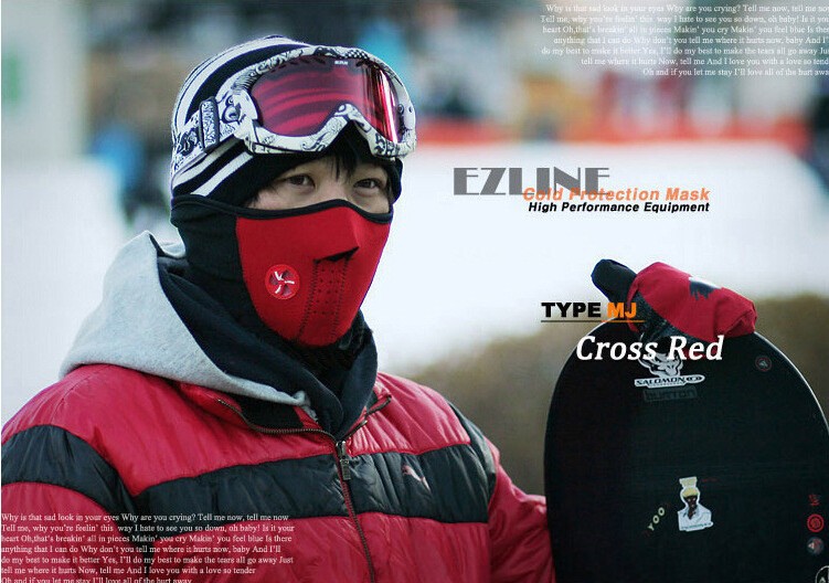 punane sall-mask sportimiseks, mida kannab inimene koos suusamaskiga