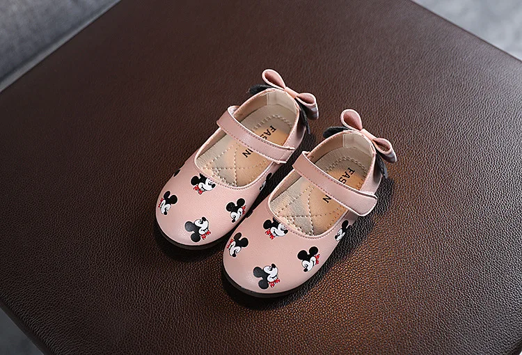 Super soft upper spring and autumn girls soft sole flat shoes children cartoon print Mickey casual shoes round toe leather shoes boy sandals fashion