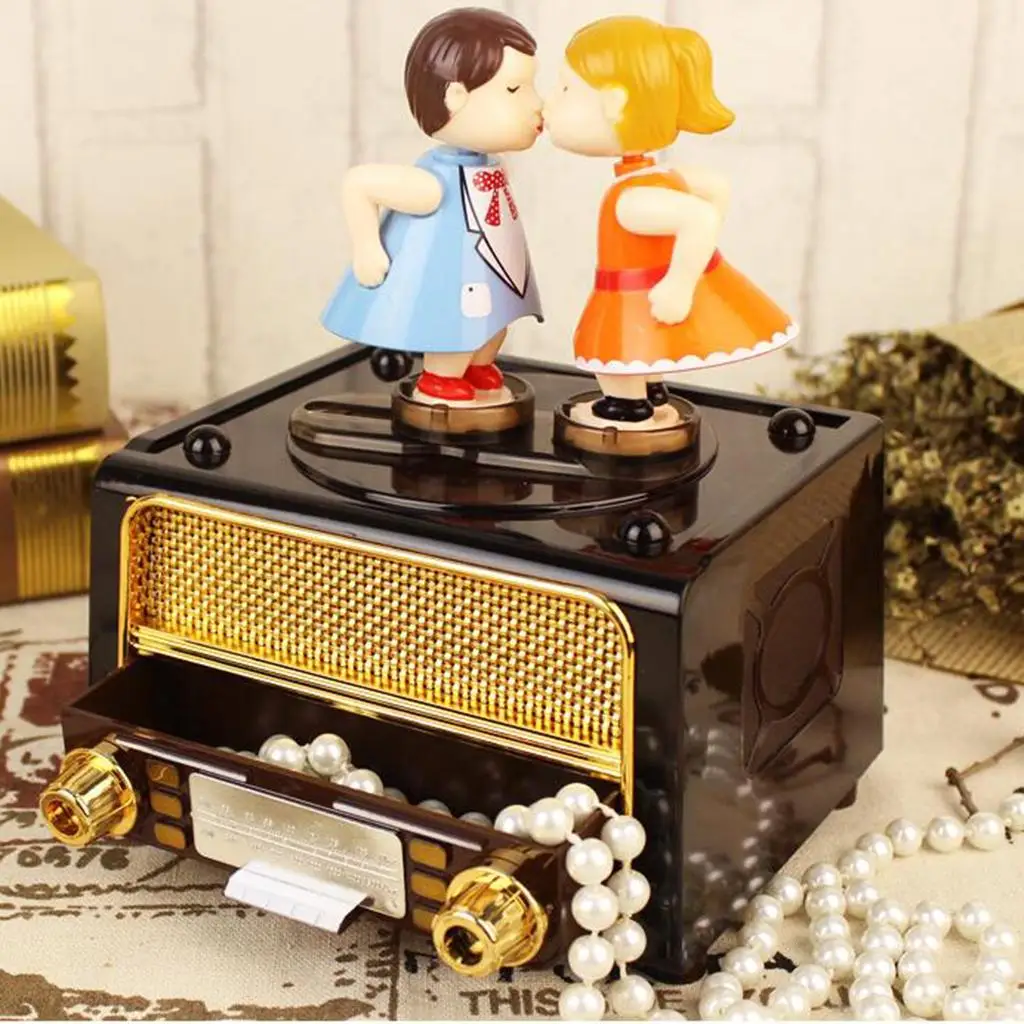 Romantic Couple Retro Radio Model Mechanical Music Box Gift Choosing, 13x12x16cm/5.12x 4.72 x 6.30inch