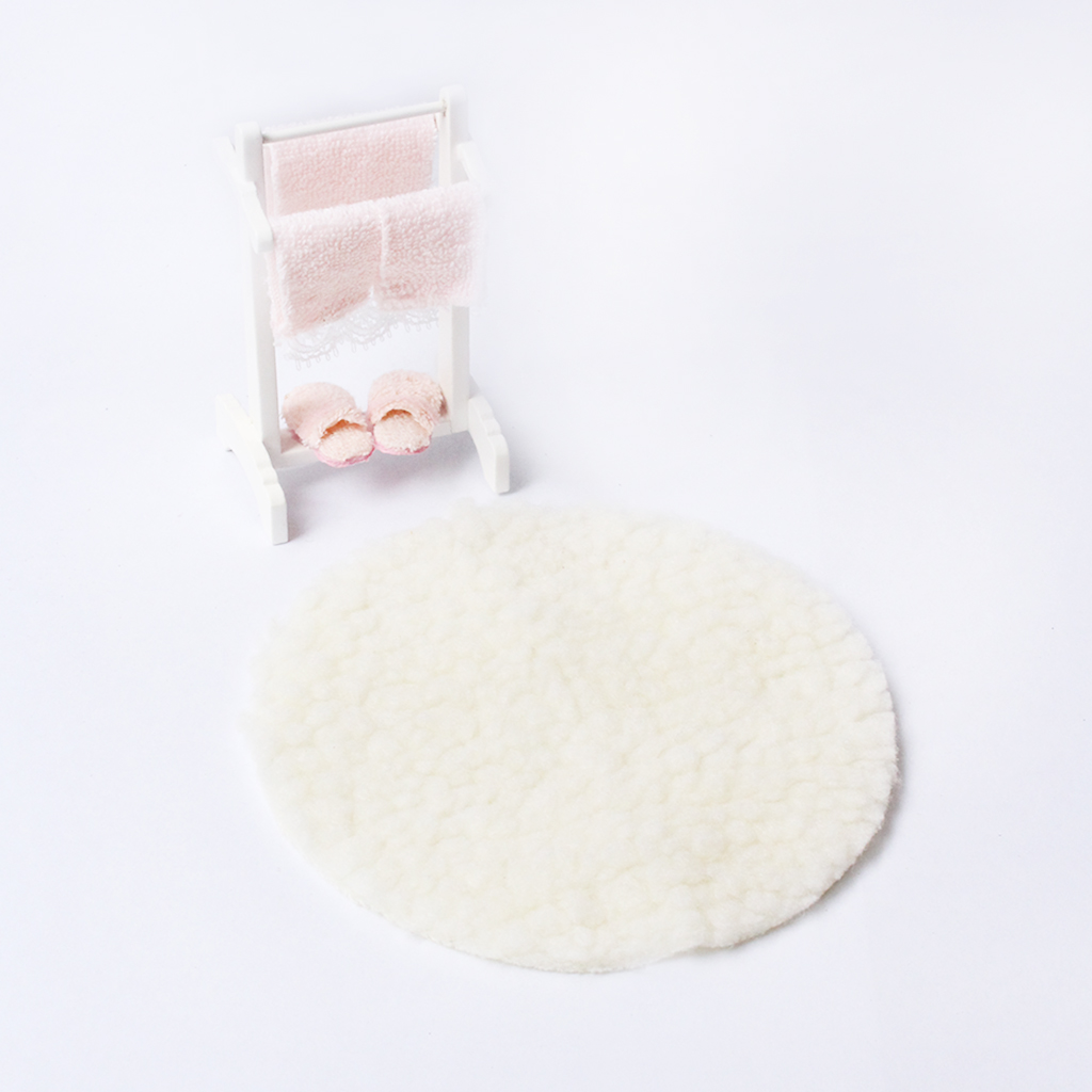 1/12th Rack with Towel And Floor Rug Dollhouse Miniature Decoration New