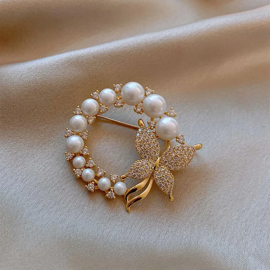 Exquisite Pearl Rhinestone Butterfly Brooch Crystal Diamond-Studded Temperament Pin Personality Corsage Circle for Party
