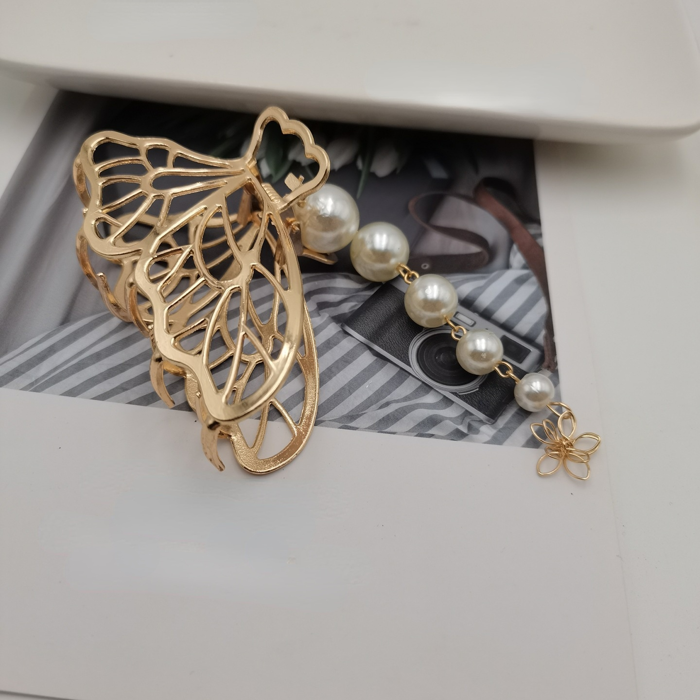 Bilandi 2021 New Metal Hair Claw Clips With Chain Tassel Glass Beads Butterfly Bow Dangle Hair Clips For Women Hair Accessories Bilandi 2021 New Metal Hair Claw Clips With Chain Tassel Glass Beads Butterfly Bow Dangle Hair Clips For Women Hair Accessories