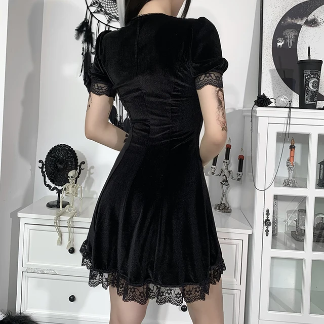 Black Velvet Square Neck Spaghetti Strap Midi Dress  Black velvet midi  dress, Velvet dress short, Grunge dress