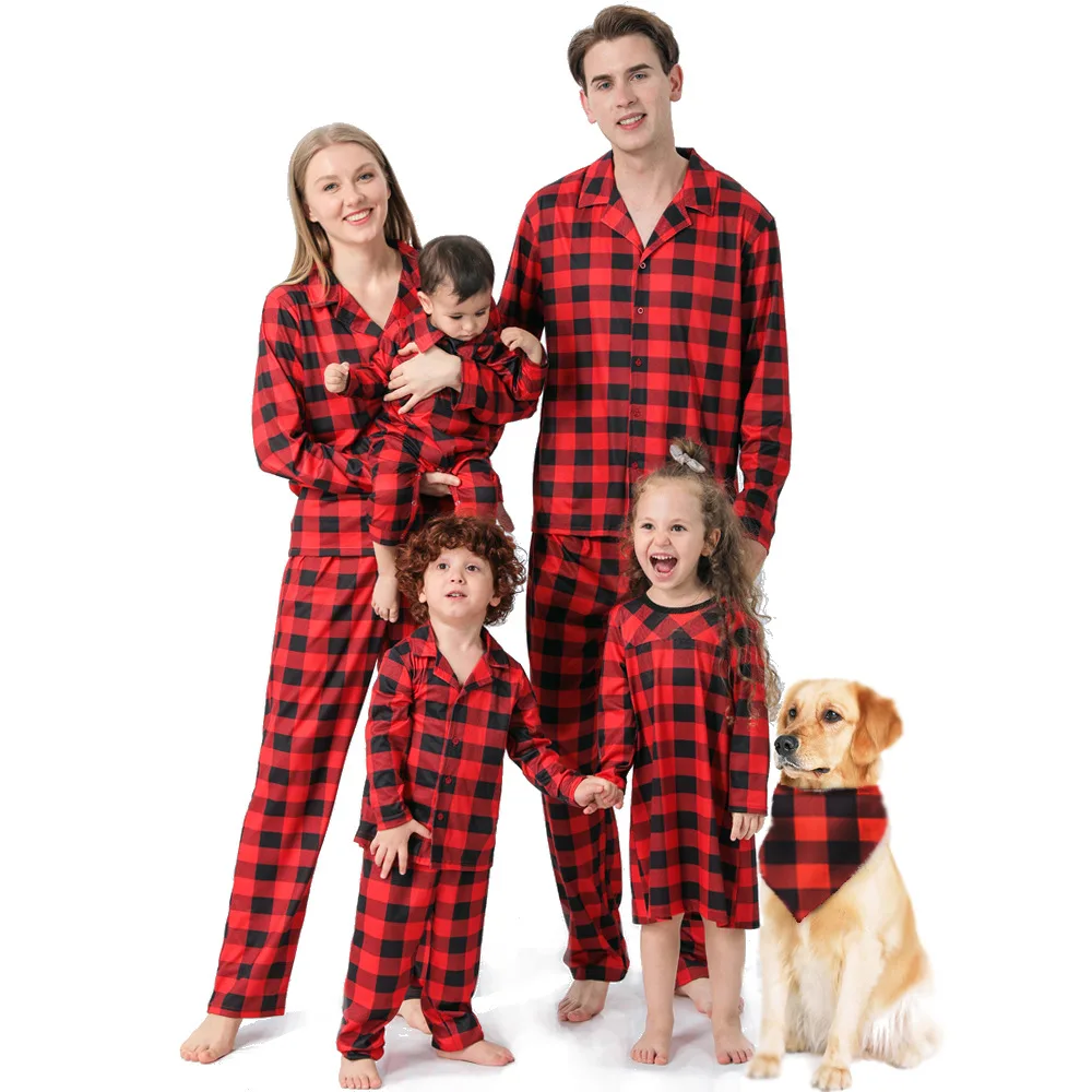 Passende Weihnachts-Familienpyjamas mit langen Ärmeln, rot kariert