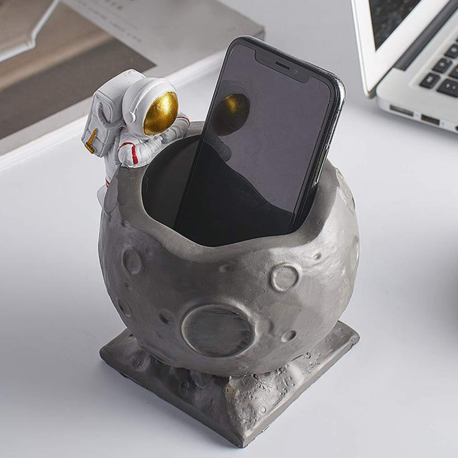 Astronaut Figurine Ornament Table Crafts Pen Holder Ornament Decor Crafts Home Decoration Pencil Cup Gifts