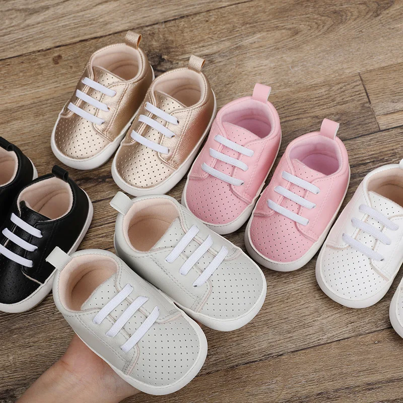 sapatos da menina do bebê sapatos do