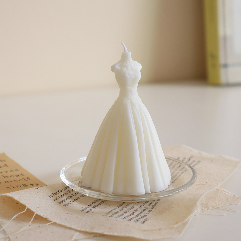 Romantic Freesia Scented Candle Bride Gown Shape Soy Wax Aromatherapy Candles Creative Home Bedroom Decor Ornament Photo Props