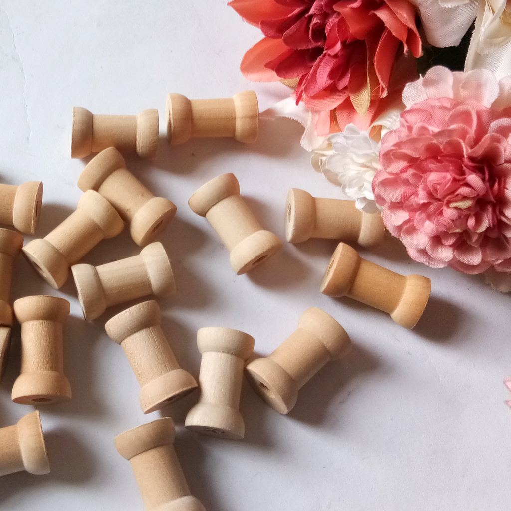20x Wooden Empty Bobbins Thread Spool DIY Roller Natural Color Sewing Craft