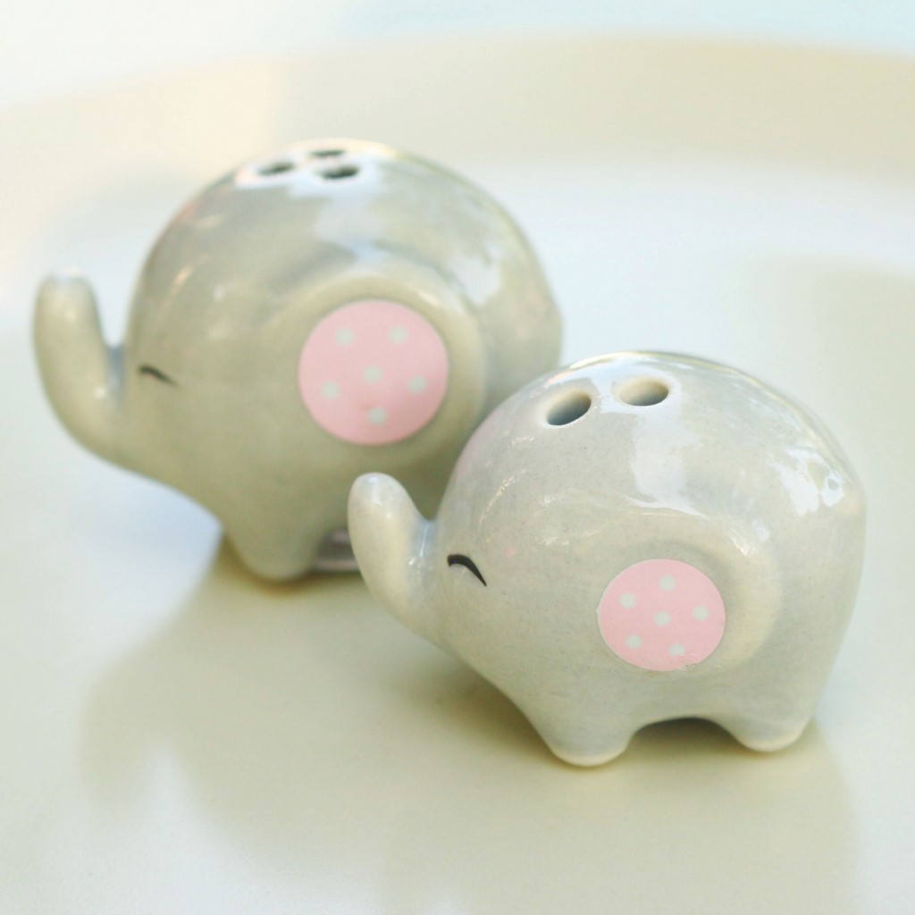 2pcs Ceramic Cruet Spice Jar Cute Elephant Salt and Pepper Shaker for Wedding Bridal Favor Party Supplies Home Desk Decor