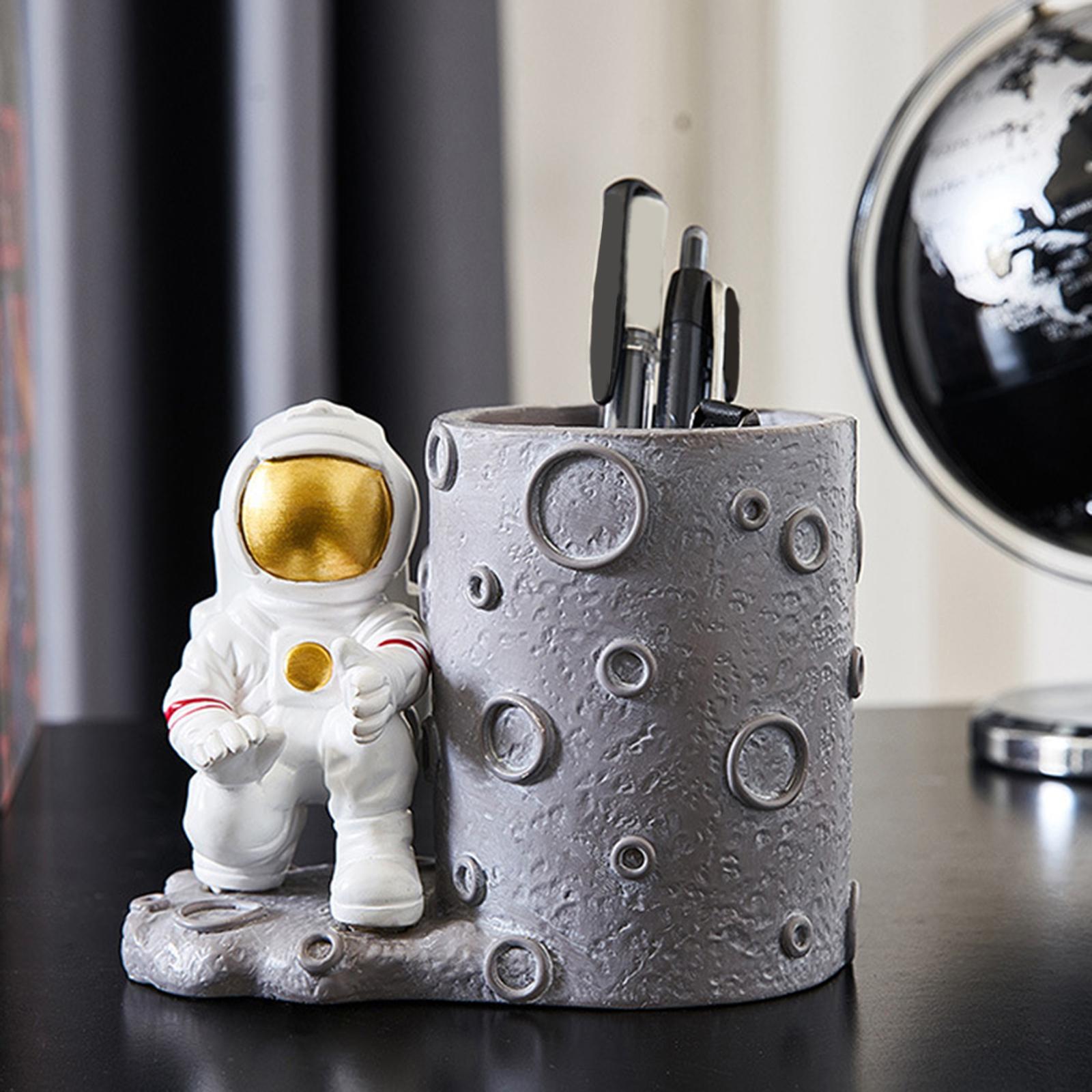 Multi Functional Astronaut Pen Holder Desktop Decoration Desk Decor Makeup Brush Holder Astronaut Storage Box for Dry Flower