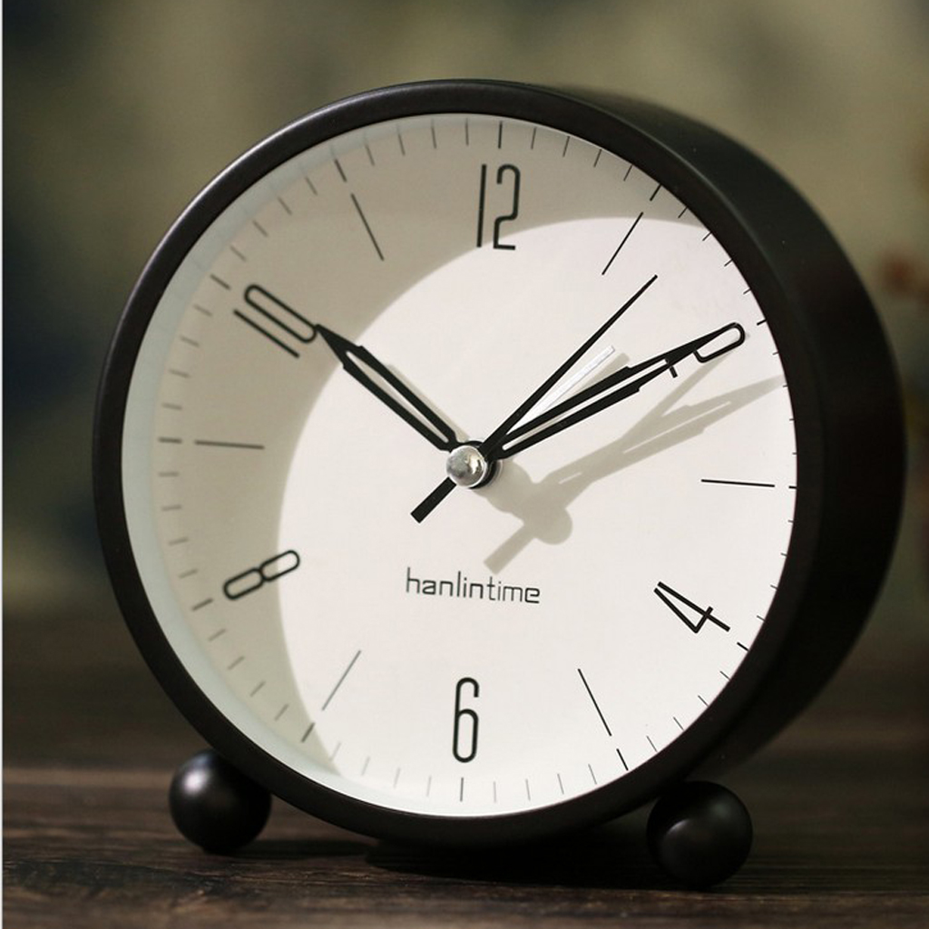 4 inch Round Silent Analog Alarm Clock Non Ticking Bedroom Bedsides Alarm Clock Battery Operated Nightlights