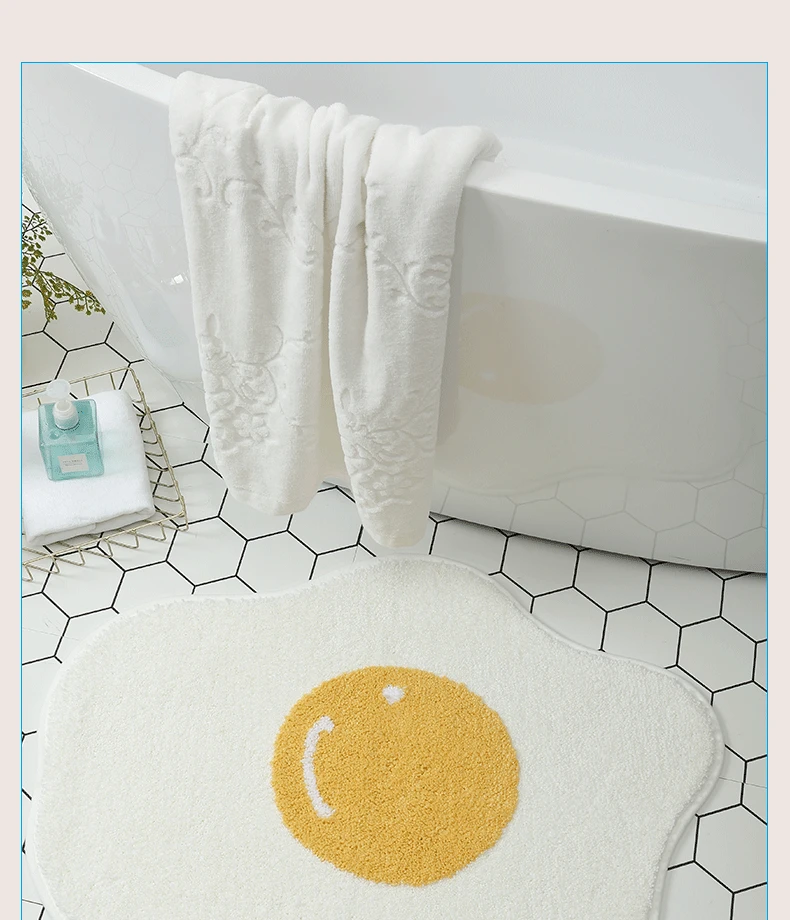 Engraçado ovo escalfado entrada tapete corredor banheiro