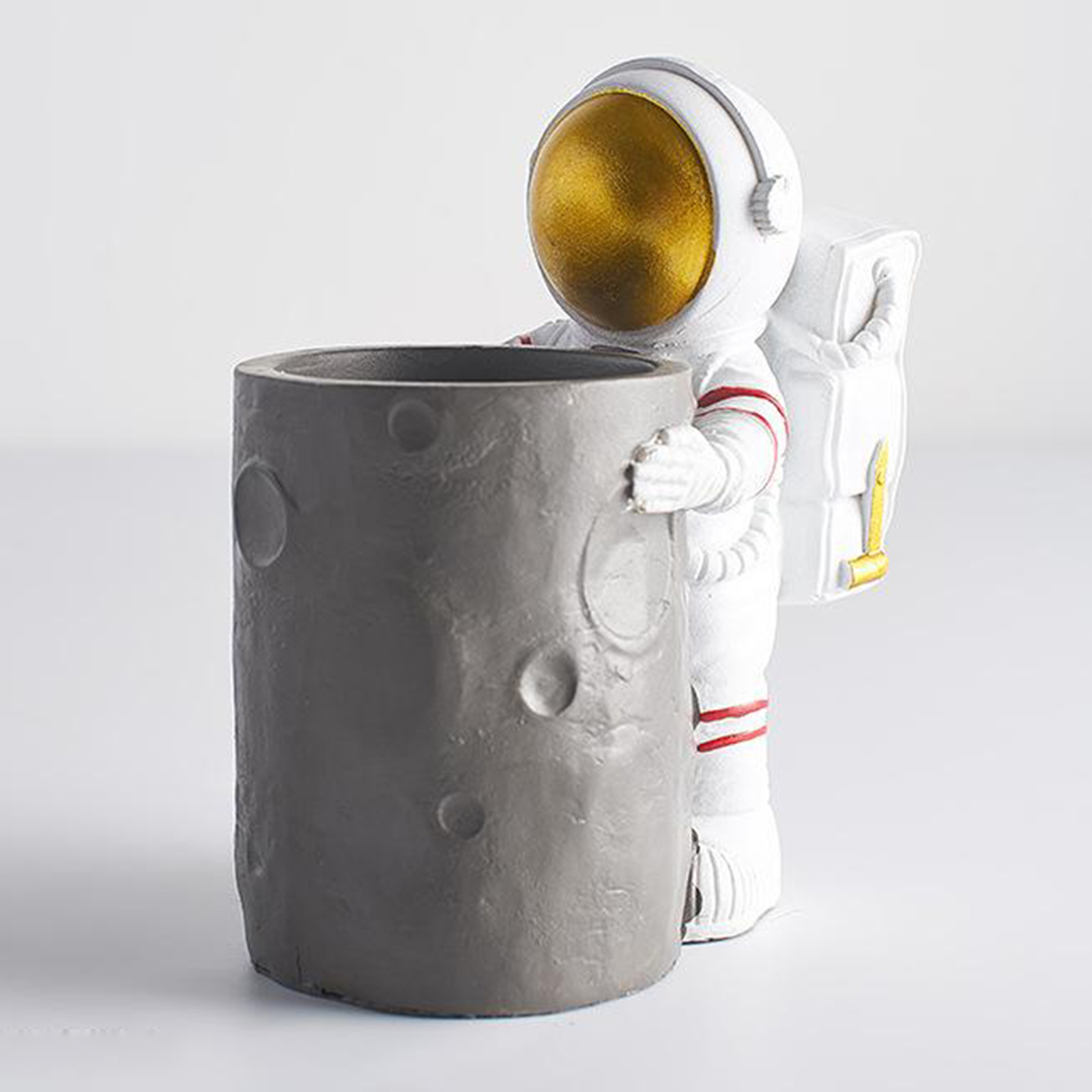 Astronaut Figurine Ornament Table Crafts Pen Holder Ornament Decor Crafts Home Decoration Pencil Cup Gifts
