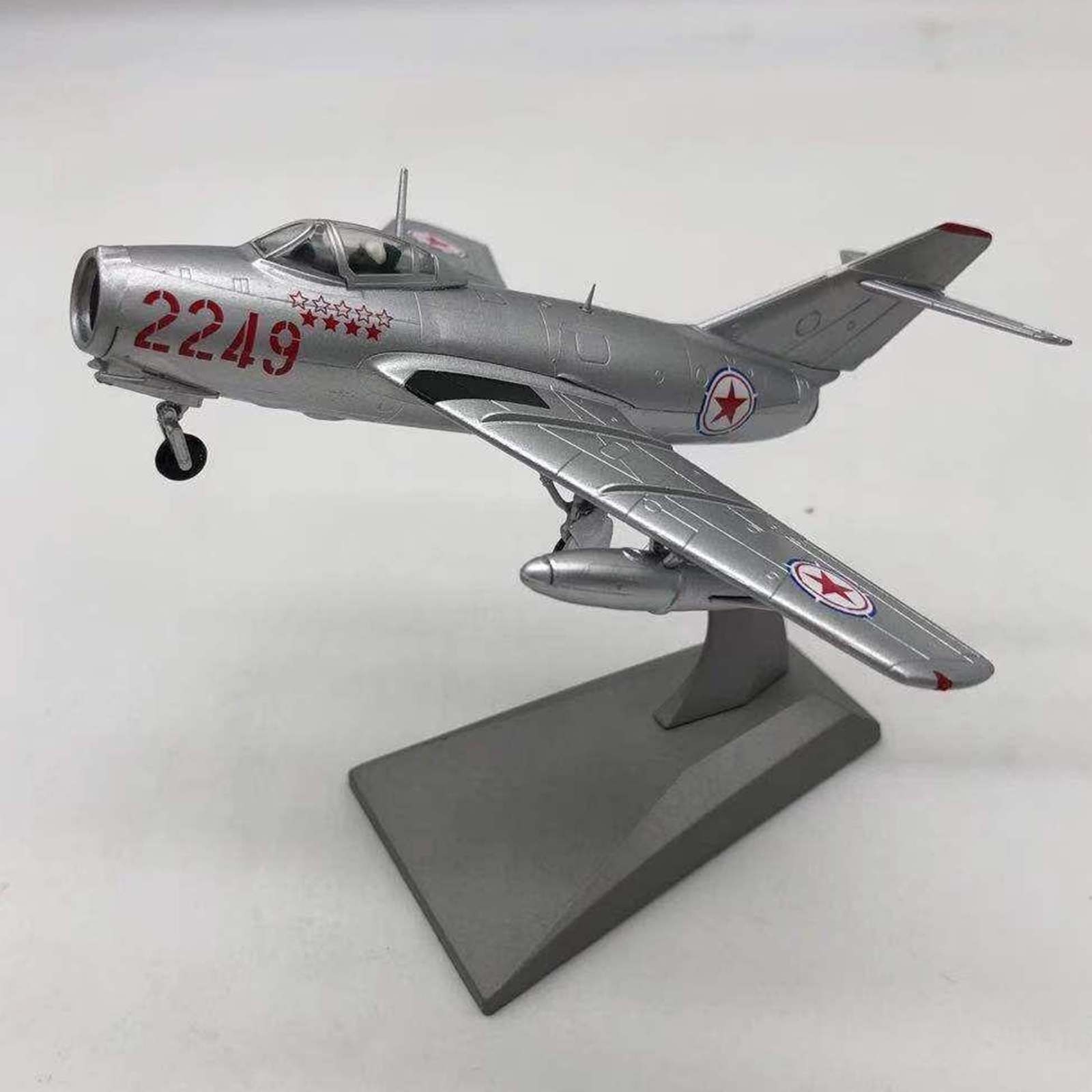 1 / 72th MIG-15 Airplane Model W / Display Fighter Airplane Home Decor
