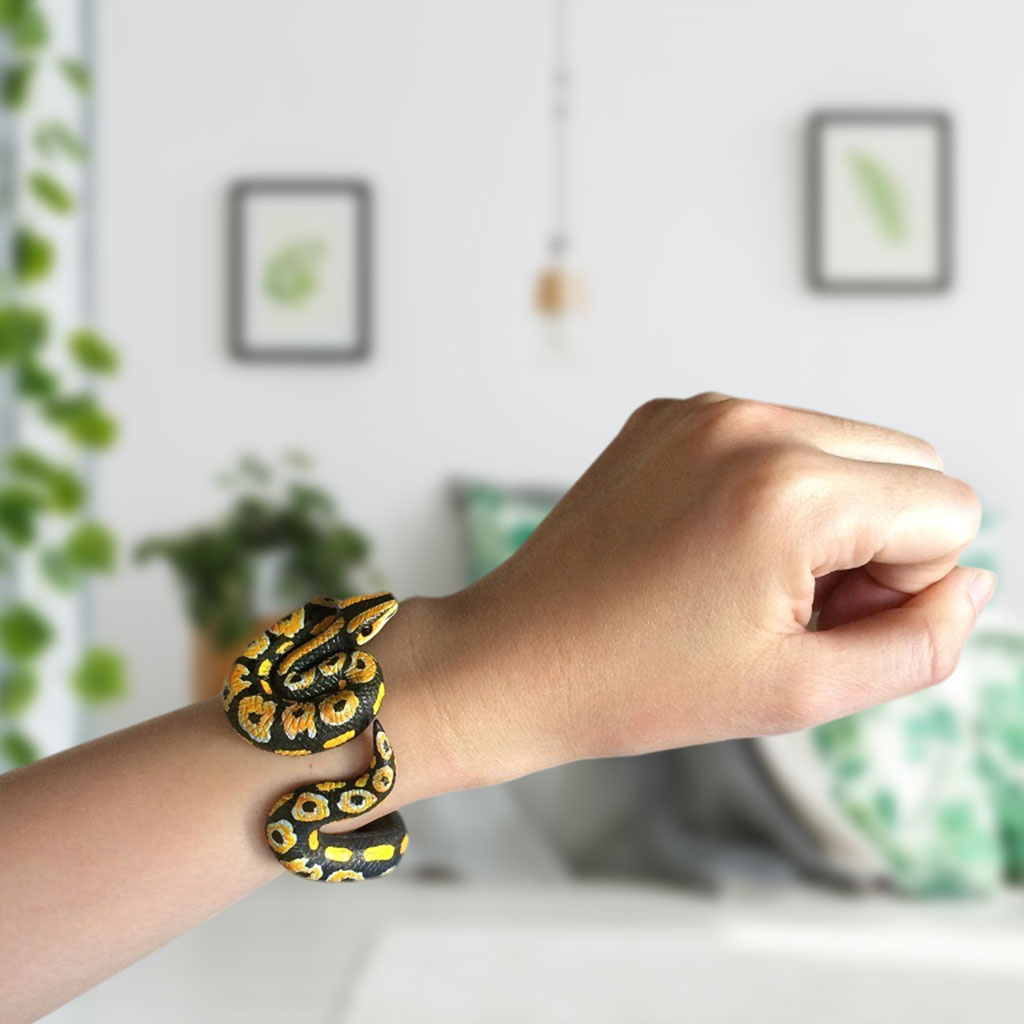 Funny Tricky Fake Snake Bracelet, Artificial Spoof Animal Model Wristband, Kids Novelty Jokes Toys for Halloween Party Gifts