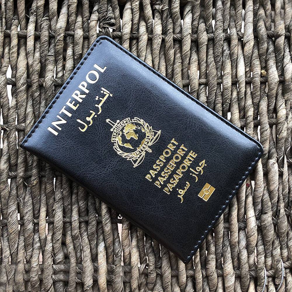 Interpol Reisepasshülle - Etui aus Kunstleder, Internationale Polizei Design   – Detail 1