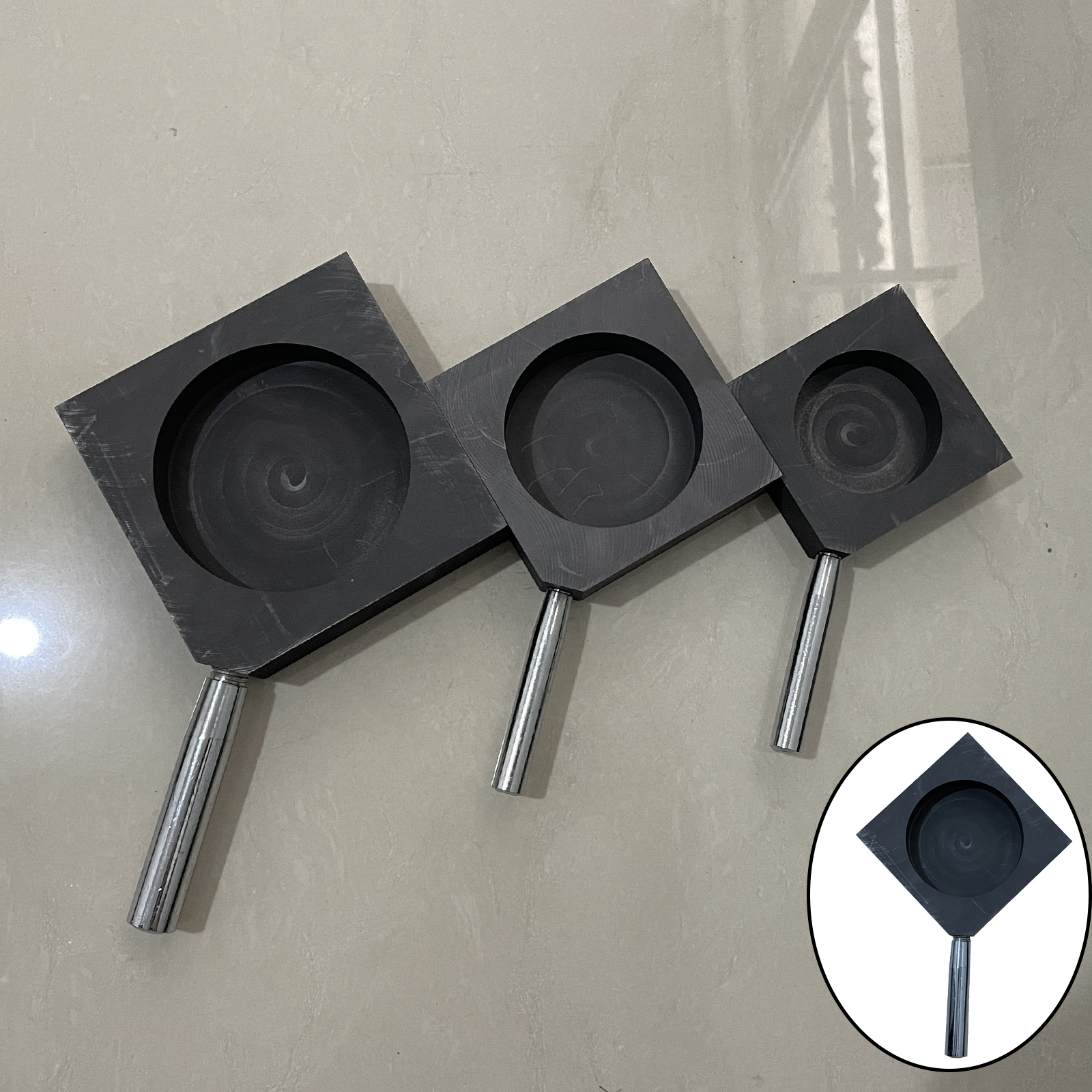 Round Graphite Tank Ingot Mould Molten Mould with Handle for Gold Silver Ingot Tips Graphite Trough Aluminum Copper Precious