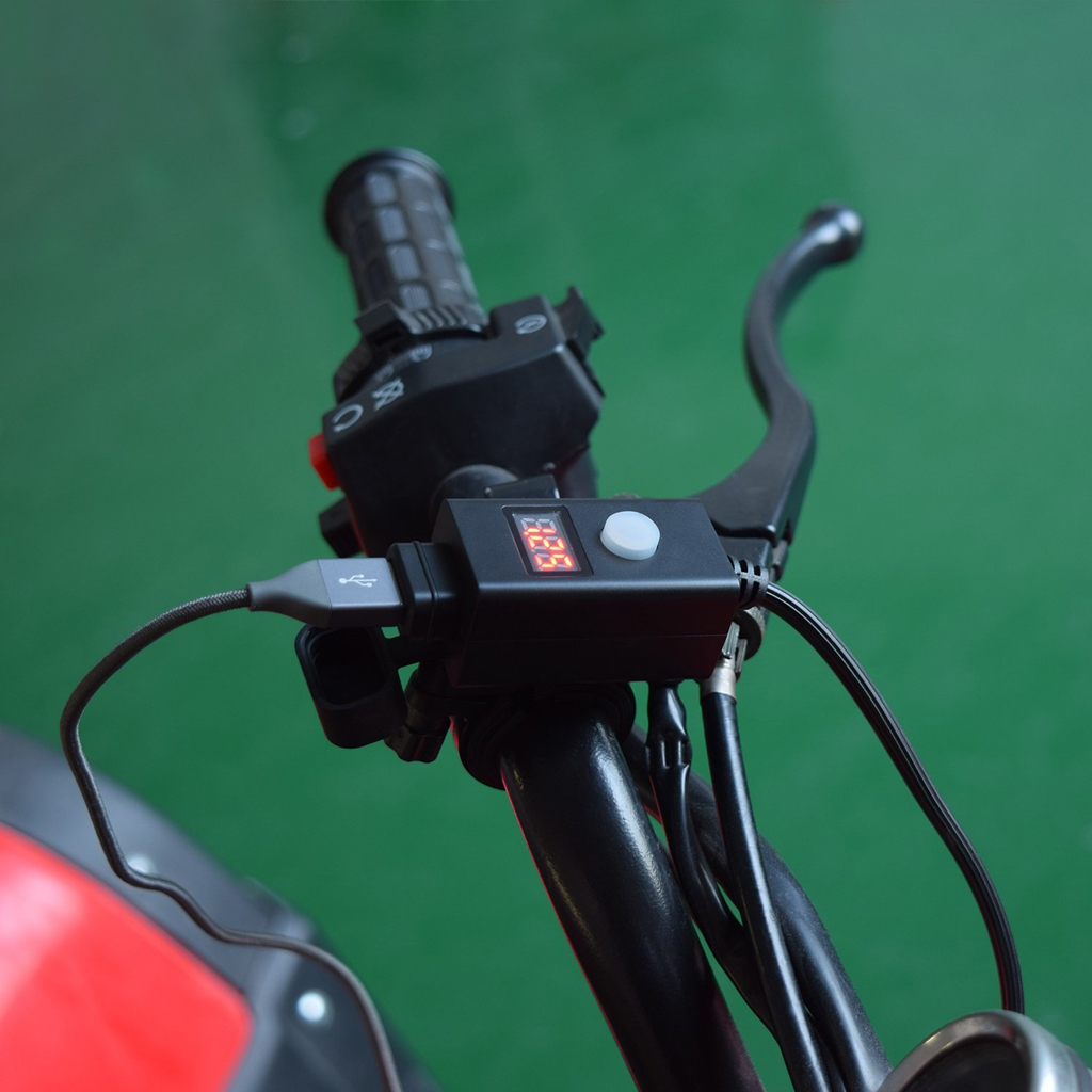 SAE to USB Adapter Motorcycle Quick Disconnect Plug with USB Charger 2.1A and LED Digital Voltmeter SAE to USB Adapter Motorcycle Quick Disconnect Plug with USB Charger 2.1A and LED Digital Voltmeter