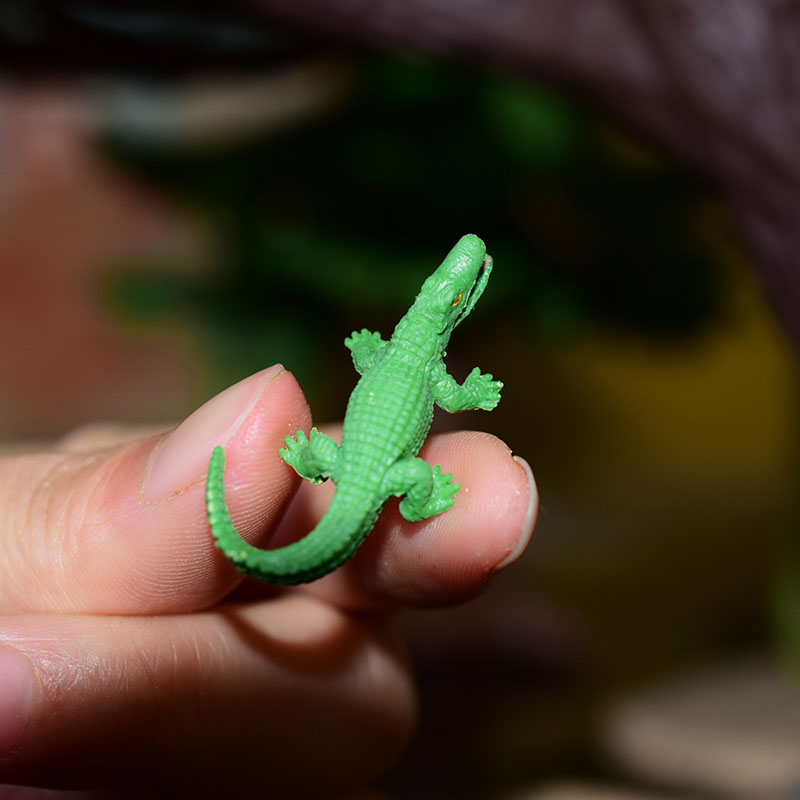 Miniature Oceans Animal Model Turtle Alligator Whale Shark Dolphin Penguin Clownfish Frog Sea World Mini Figurine Decor Toys