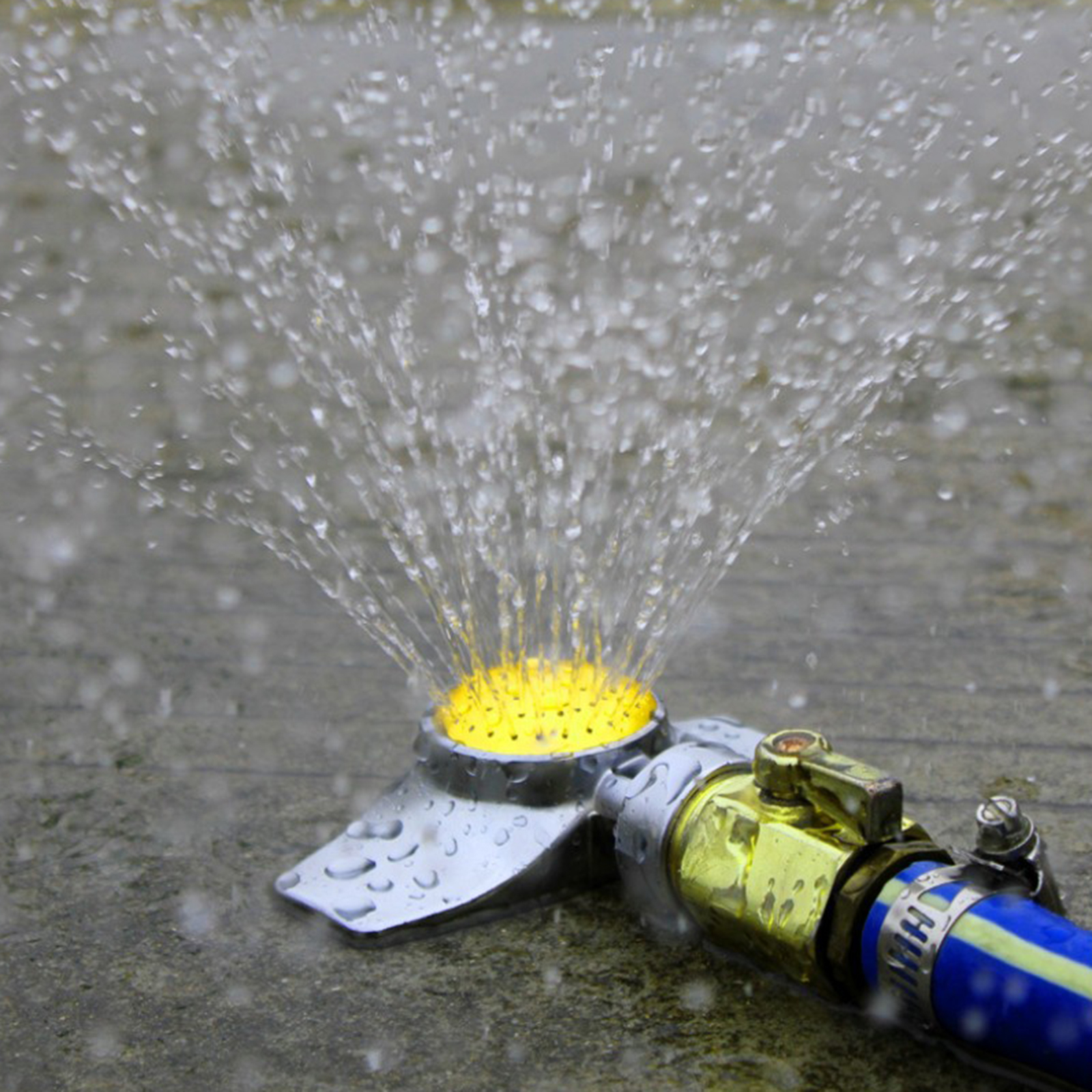 Metal 360 Degree Sprinkler for Lawn Watering Easy Use Professional Compact
