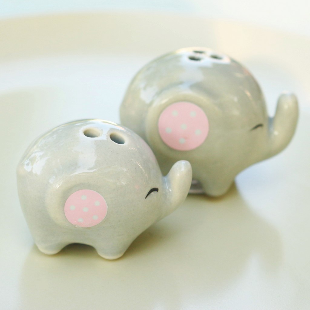 2pcs Ceramic Cruet Spice Jar Cute Elephant Salt and Pepper Shaker for Wedding Bridal Favor Party Supplies Home Desk Decor