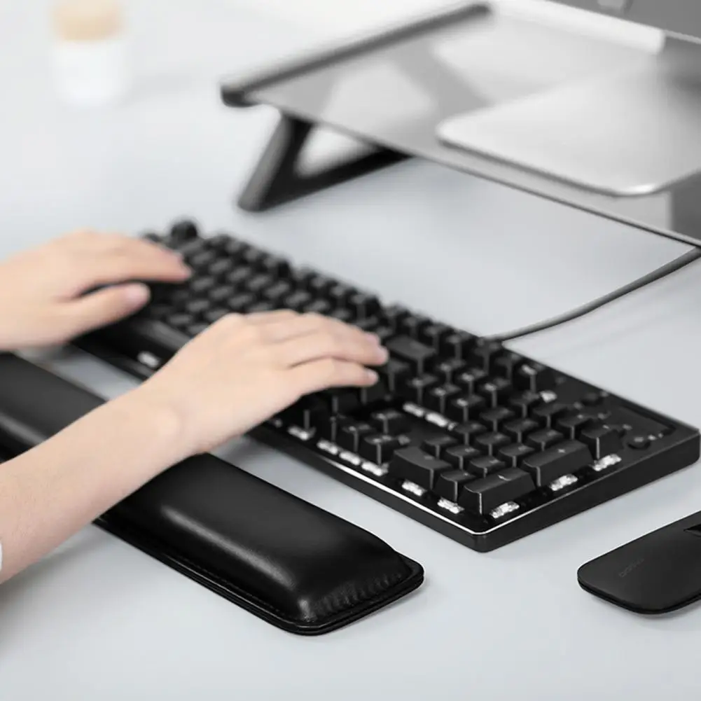 Keyboard support. Подушка для клавиатуры. Подставка под запястье для клавиатуры. Подставка для рук для клавиатуры. Клавиатура с подставкой для запястий.