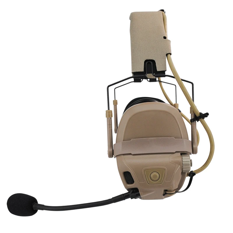 Un equipo que parece ser un dispositivo de comunicación, posiblemente un auricular o un sistema de comunicación por radio. Incluye un micrófono con una cubierta de espuma, una diadema y un brazo articulado que se extiende hacia un lado. También hay un altavoz o auricular adjunto a la diadema.