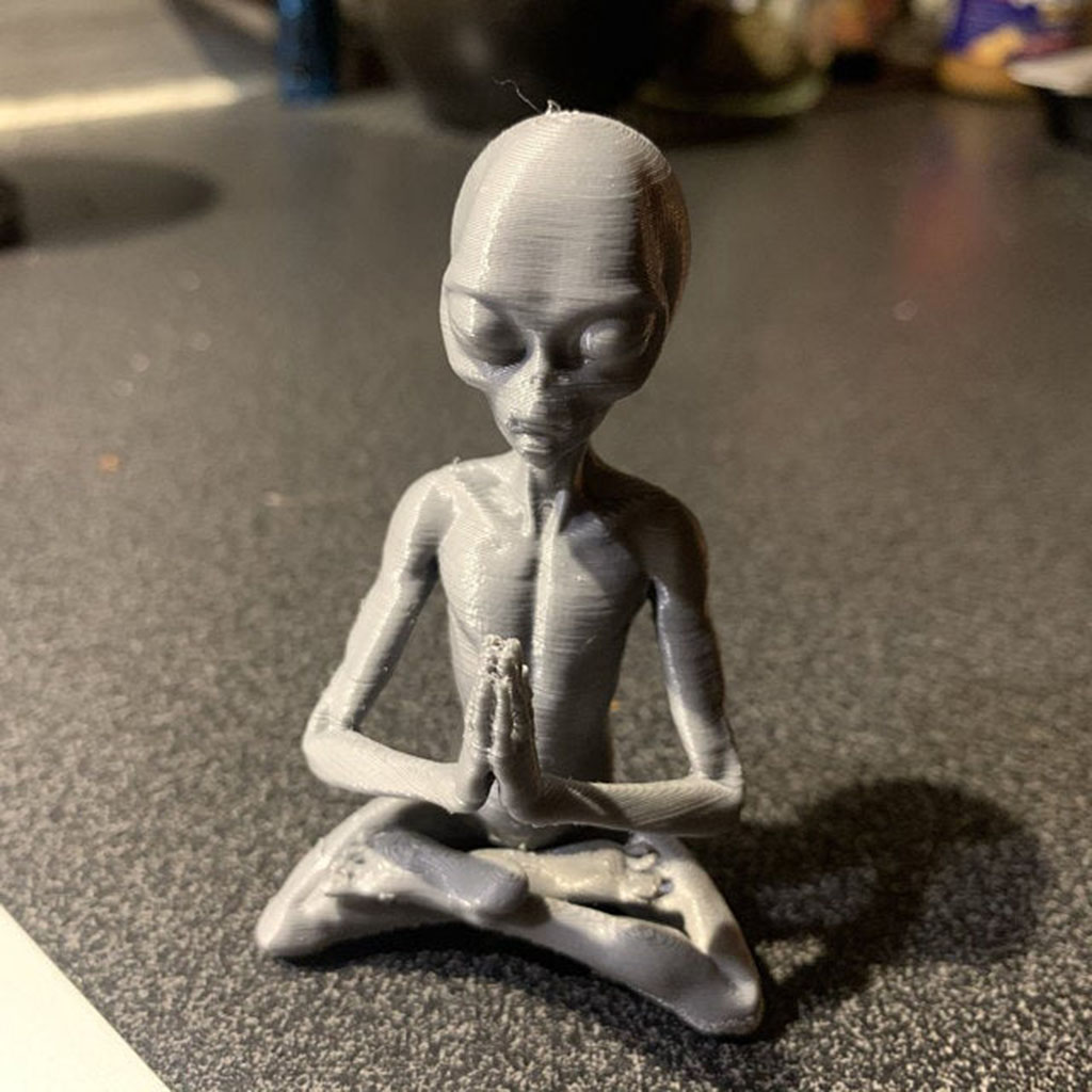 Resin Meditating Alien Sculpture for Room Decoration Handcrafted Art Sculpture for Living Room Hallway Console Table Home Decor