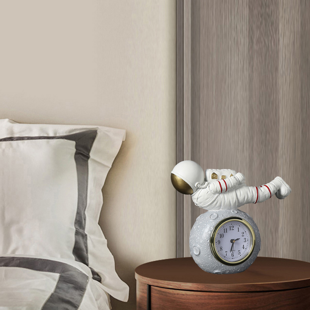 Astronaut Statue Alarm Clock Battery Power Office Home Desktop Alarm Clock Watch Resin Modern Sculpture Desk Ornaments