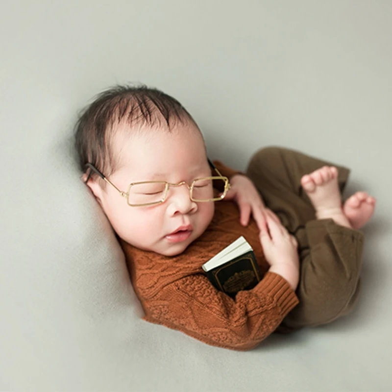 best Baby Souvenirs 4 Pcs Retro Mini Books Newborn Photography Props Decorations Infant Photo Shooting Assisted twin newborn photos