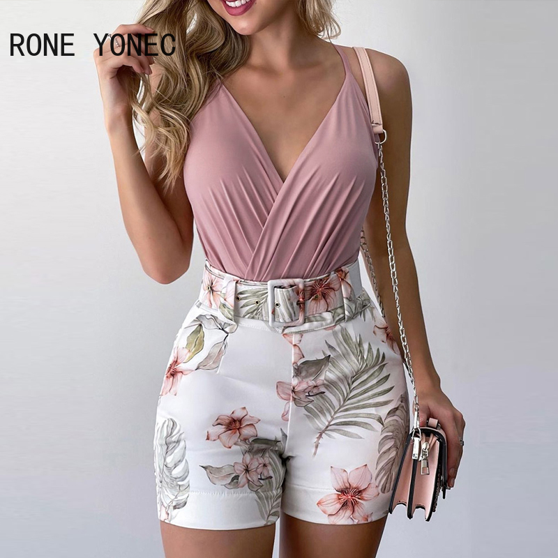 ensemble haut froncé uni et short imprimé tropical pour tenue de vacances