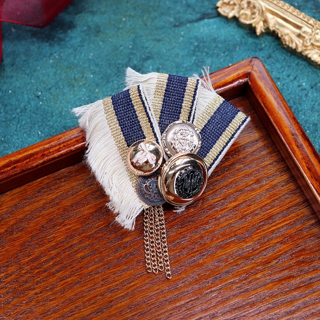 CELIKA Brooch Pin Badge, Jewellery,Buttonscarves Buckle,collar button,1PCS  Vintage British Cloth Badge Brooch Palace Tassel Small Fragrance Style Coat  Brooches For Women Party Accessories-FG7,q : : Fashion