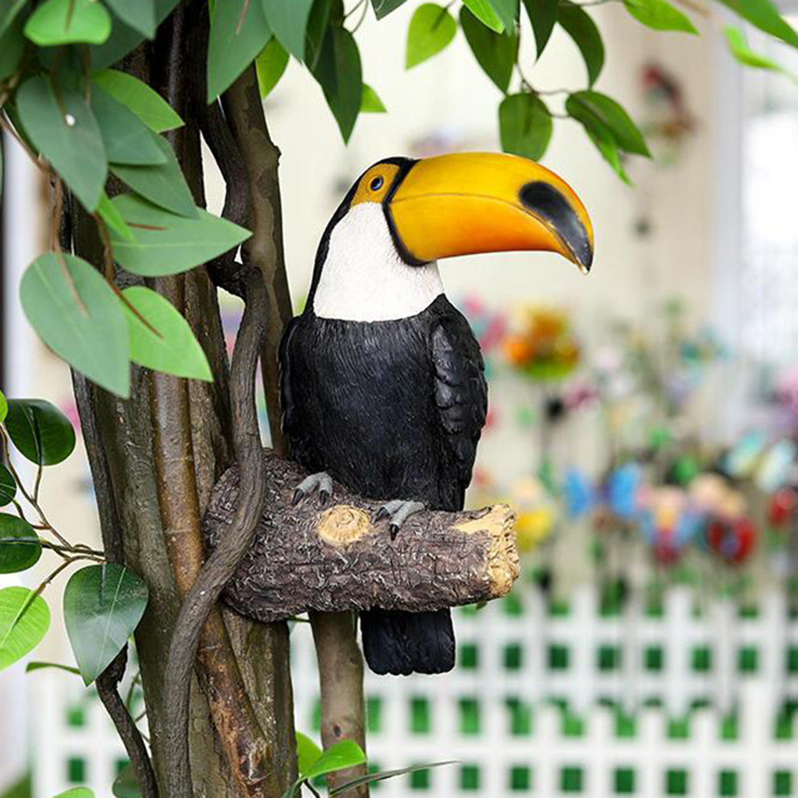 Funny Resin Toucan Tree Hugger Garden Statue Tropical Bird Sculpture for Outdoor Patio Yard Lawn